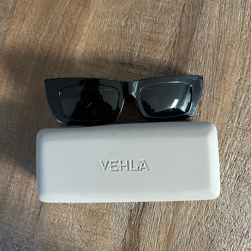 NWOT Vehla Sunglasses Florence - Black/Smoke - Picture 4 of 7